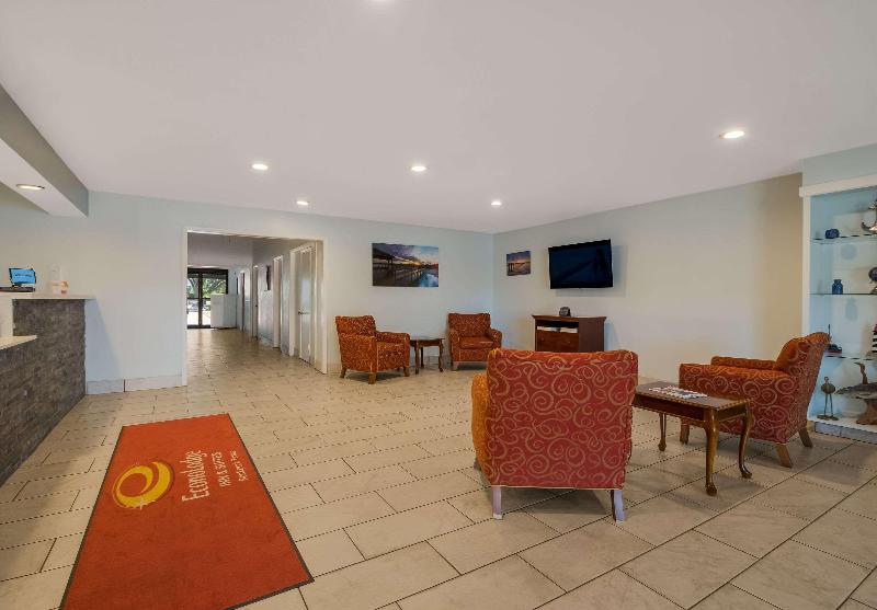 Econo Lodge Inn & Suites Fulton Rockport - photo 16