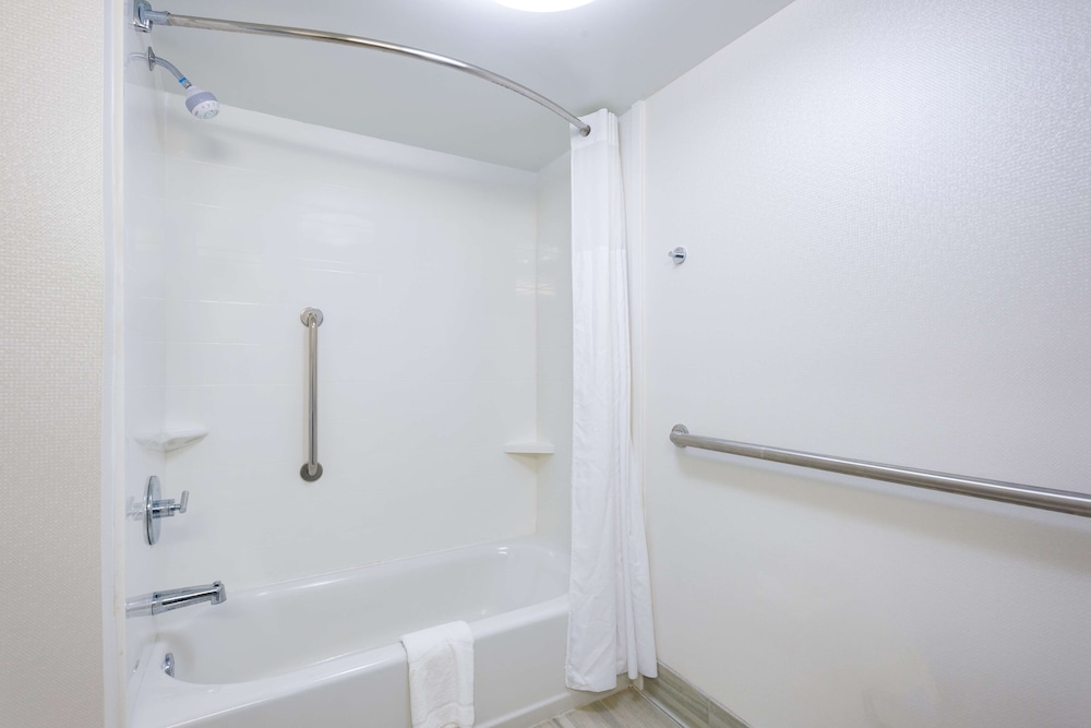 Hampton Inn Mount Airy - photo 29