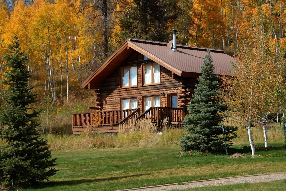 Vista Verde Ranch All inclusive Cabin — hotel in Clark