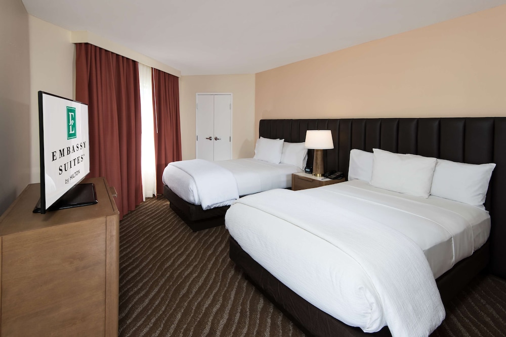 Embassy Suites by Hilton Phoenix Scottsdale - photo 16