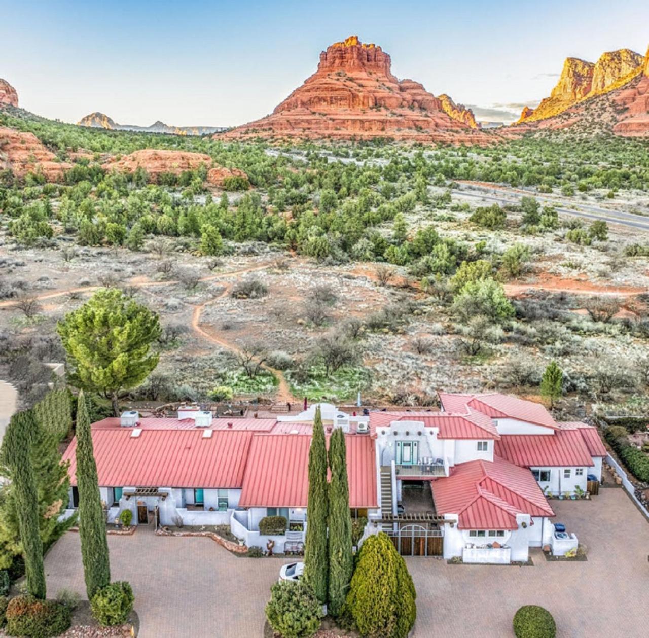 Cozy Cactus Inn — 4-Star Luxury Hotel in Sedona, United States