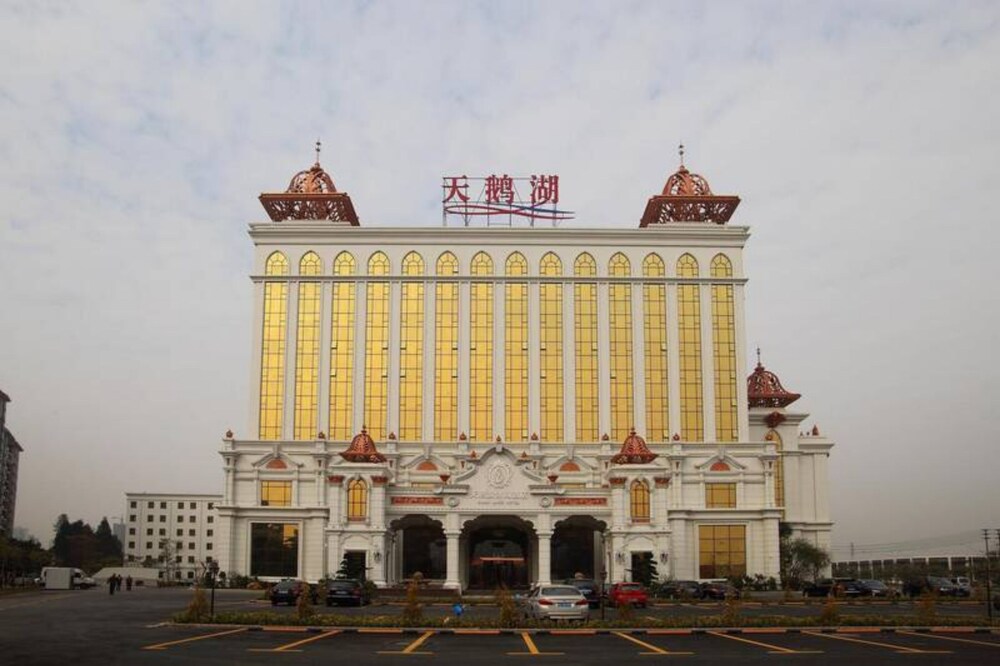 Swan Lake Recreation Hotel — 4-Star Luxury Hotel in Foshan, People's Republic of China