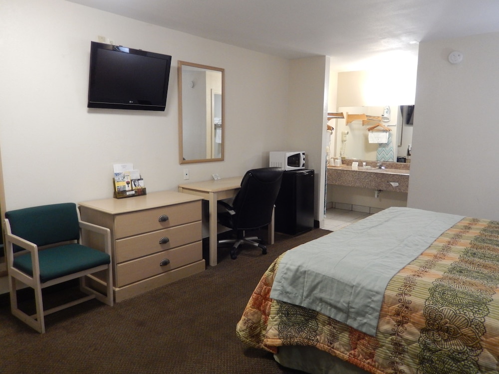 Pearsall Executive Inn - photo 12