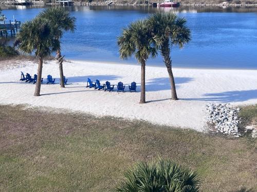 Perdido Escape Spacious 3BR 3BA Condo Beach Pool — 4-Star Luxury Hotel in Pensacola, United States