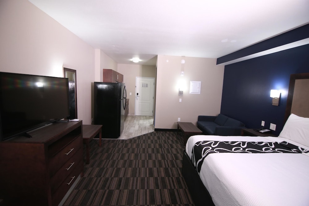 Home Inn and Suites - photo 22