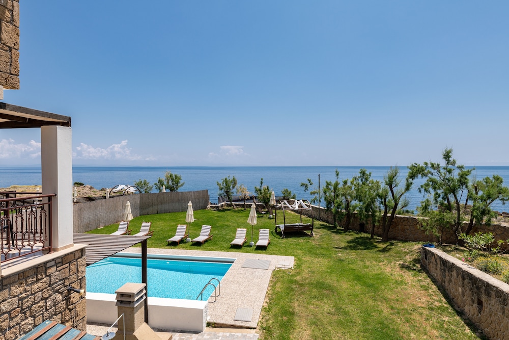 Armonia Seaside Villas — 4-Star Luxury Hotel in Zakynthos, Greece