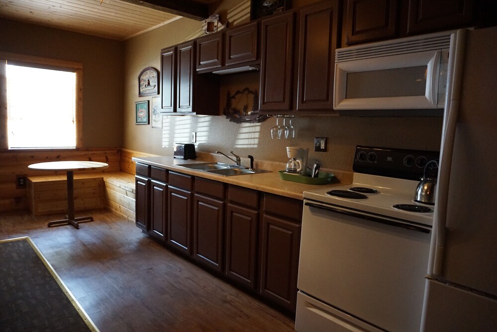 Shaver Lake Village Hotel - photo 18