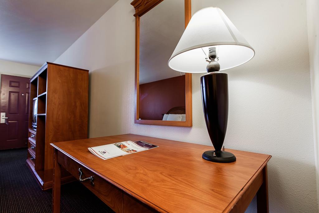 Americas Best Value Airport Inn - photo 15