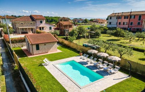 Country House Il Carraio — 4-Star Luxury Hotel in Orentano, Italy