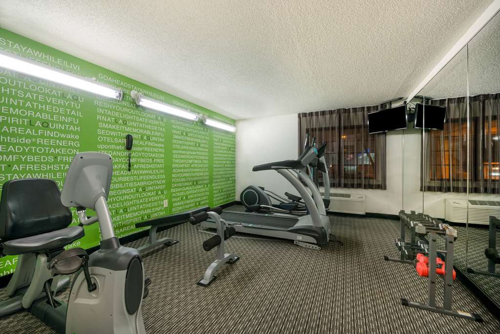 La Quinta Inn & Suites by Wyndham Cleveland Macedonia - photo 12