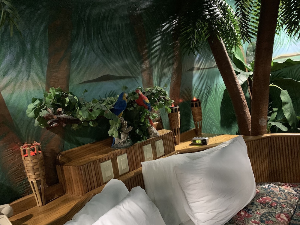 Designer Inn & Suites - photo 24