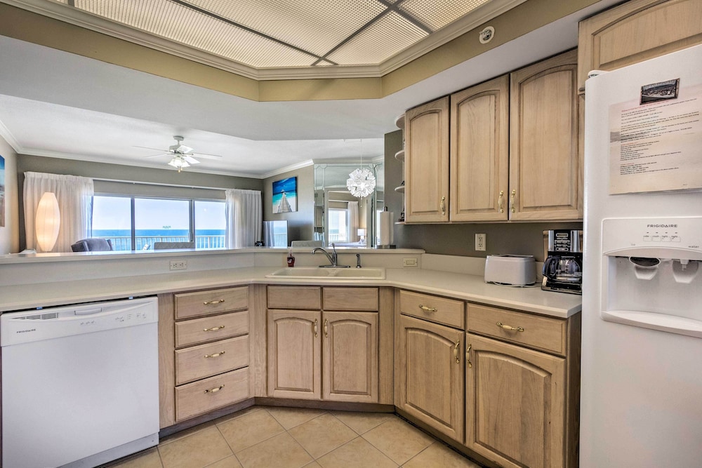Gulf Views & Pool Access: Coral Reef Resort Condo - photo 6