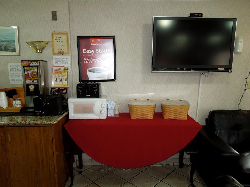 Econo Lodge SeaTac Airport North Seattle - photo 25