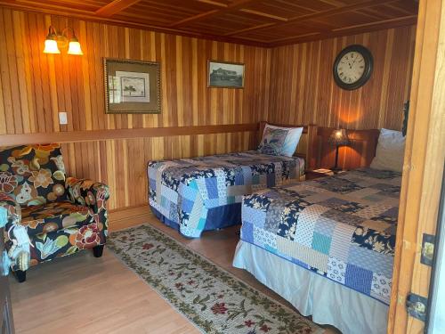 Whistling Winds Motel - photo 17