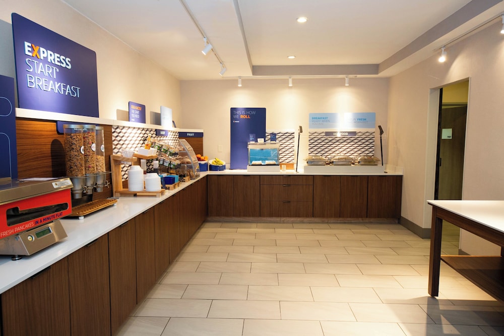 Holiday Inn Express Hotel & Suites Canyon by IHG - photo 70