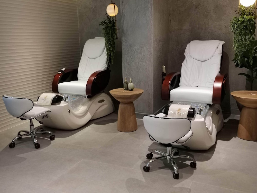 Nail salon