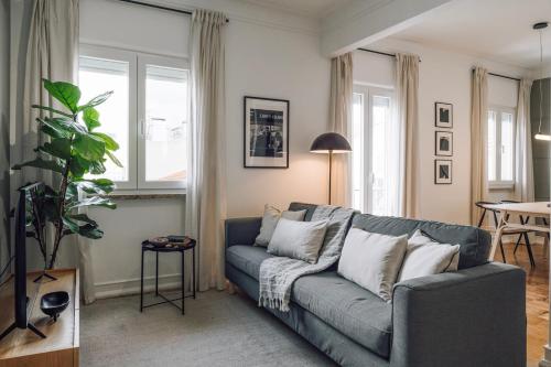 Barnett 2 bedrooms and balcony in Campolide — 4-Star Luxury Hotel in Lisbon, Portugal