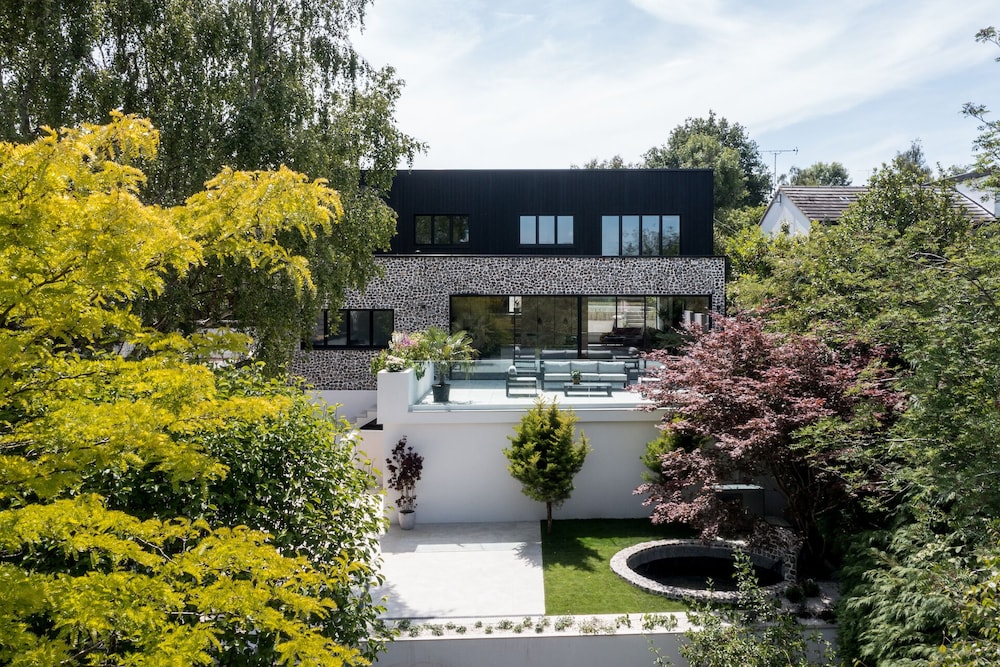 Grand Designs Chess Valley Project Rickmansworth — hotel in Rickmansworth