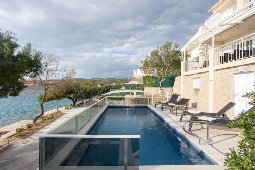 Villa Sea Touch beachfront with a heated pool — 4-Star Luxury Hotel in Rogoznica, Croatia