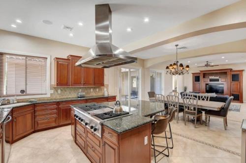 7 bedrooms Vb court Tennis court