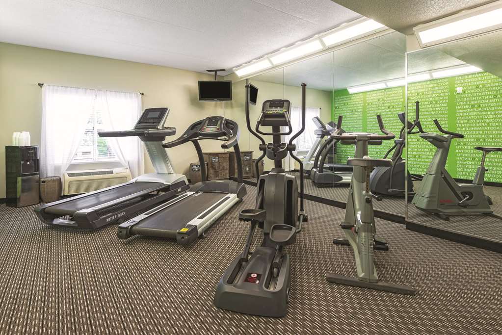 La Quinta Inn & Suites by Wyndham St. Louis Westport - photo 10