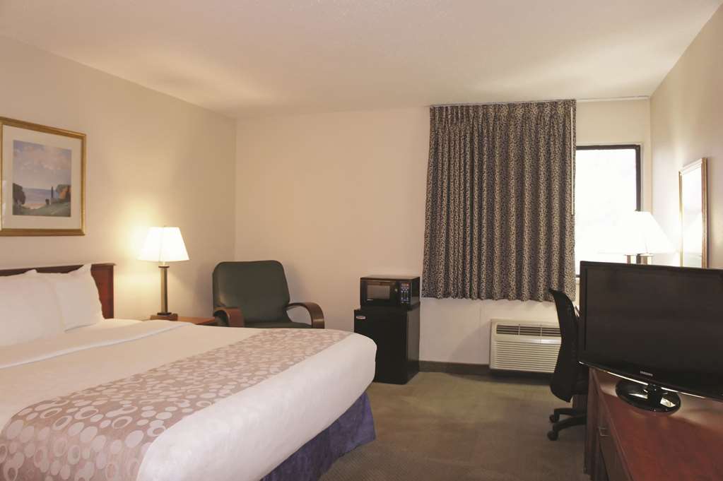La Quinta Inn by Wyndham Omaha Southwest - photo 13