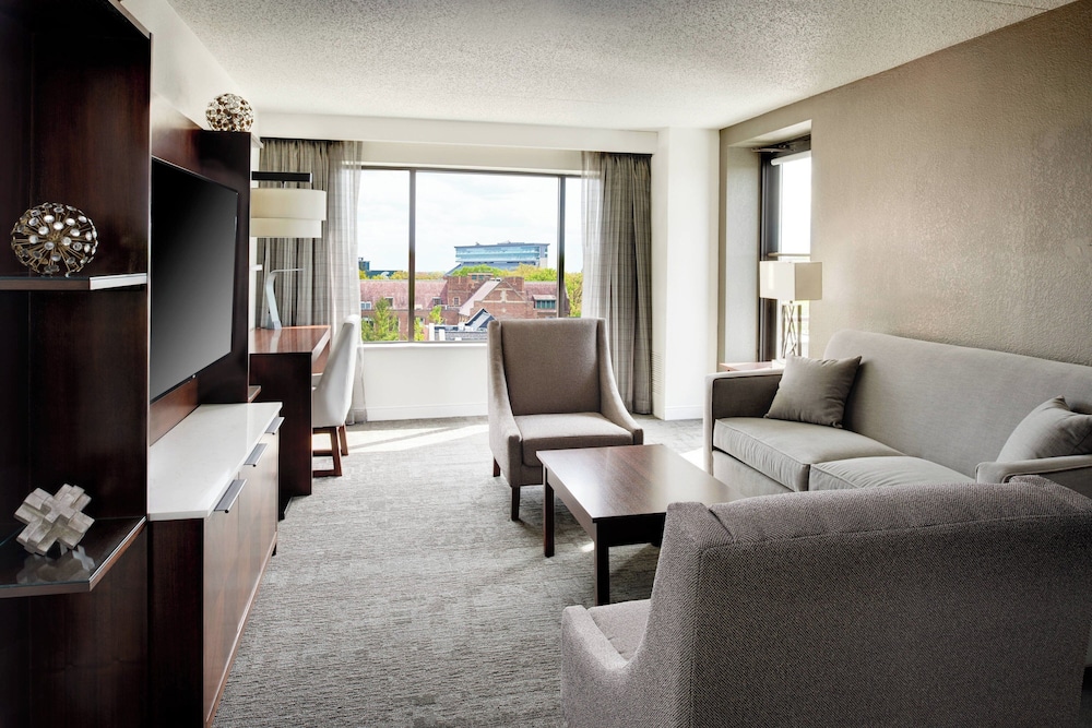 Marriott East Lansing at University Place - photo 15