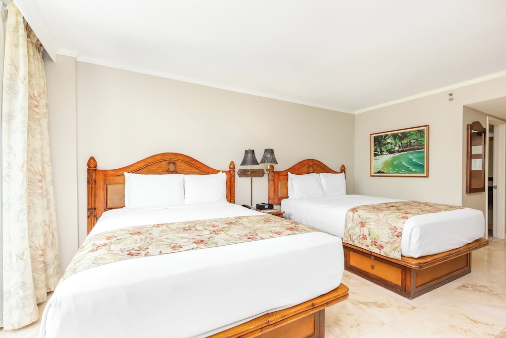 Luana Waikiki Hotel & Suites - photo 44