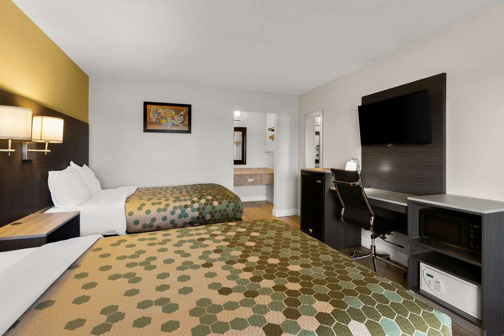 Econo Lodge White Pine Morristown I 81 & I 40 Split - photo 24