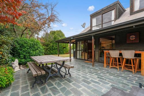 So Good On Sargood Wanaka Holiday Home — 4-Star Luxury Hotel in Wanaka, New Zealand