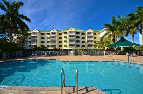 Sunrise Suites Barbados Suite #204 — 4-Star Luxury Hotel in Key West, United States
