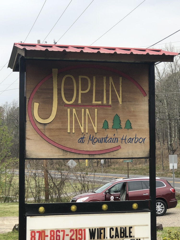 Queen Guest Room located at the Joplin Inn at the entrance to Mountain Harbor just 2 1 2 miles from Lake Ouachita. by RedAwning - photo 5