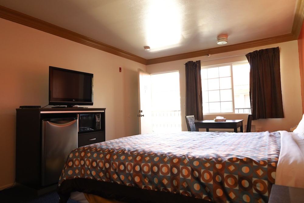 Lambert Inn — Whittier — photo 2