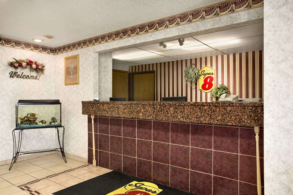 Super 8 by Wyndham Cameron - photo 3