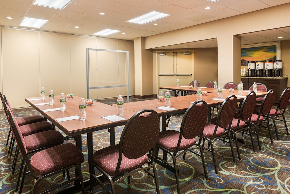 Hampton Inn White Plains Tarrytown - photo 24