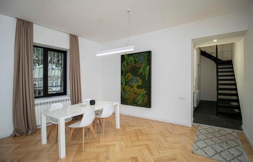 Super Cozy Stylish Apartment For 4 In Tbilisi