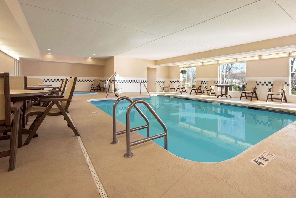 Country Inn & Suites by Radisson Clinton IA - photo 14