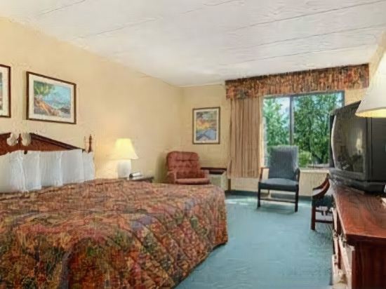 Days Inn Maplewood Hotel & Conference Center - photo 7