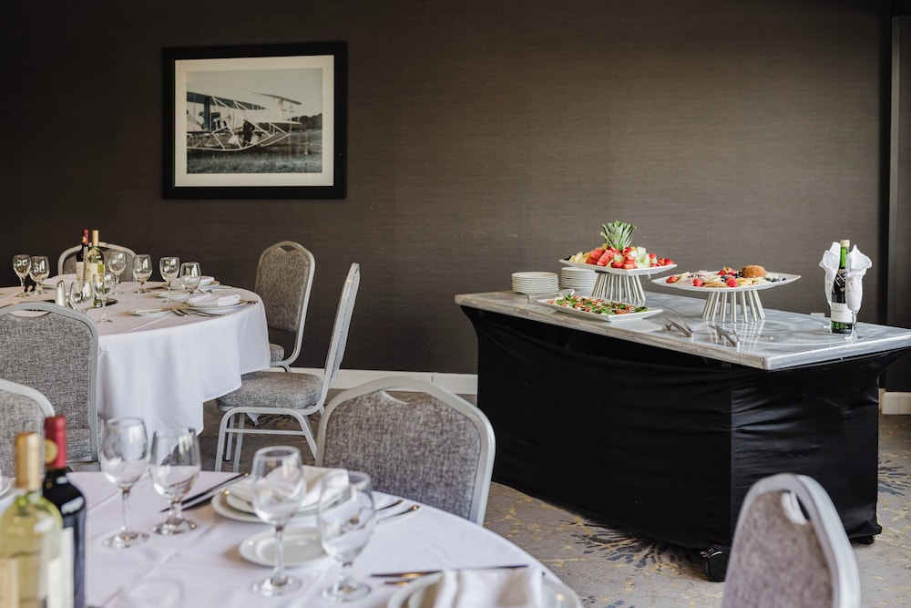 Crowne Plaza Suites MSP Airport Mall of America by IHG - photo 52