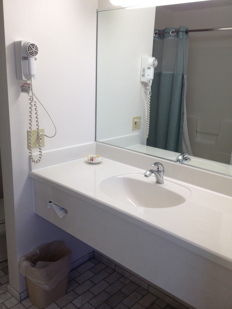 Parkside Inn Bridgeview - photo 21