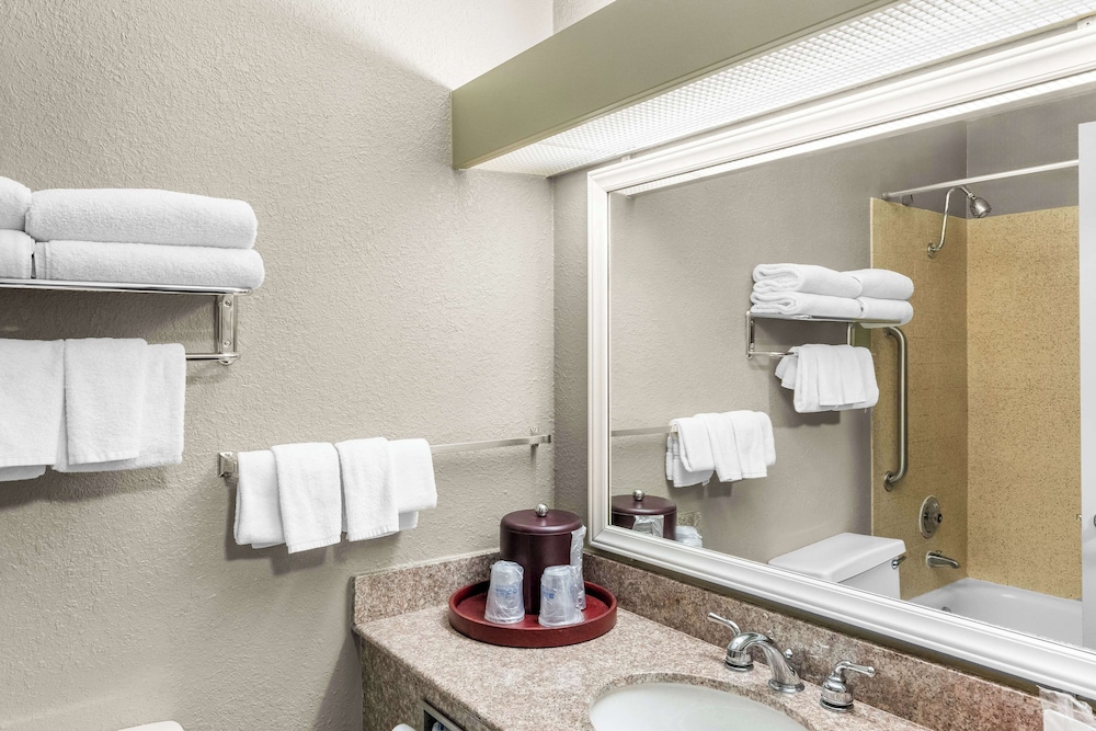 SureStay Hotel by Best Western SeaTac Airport North - photo 36