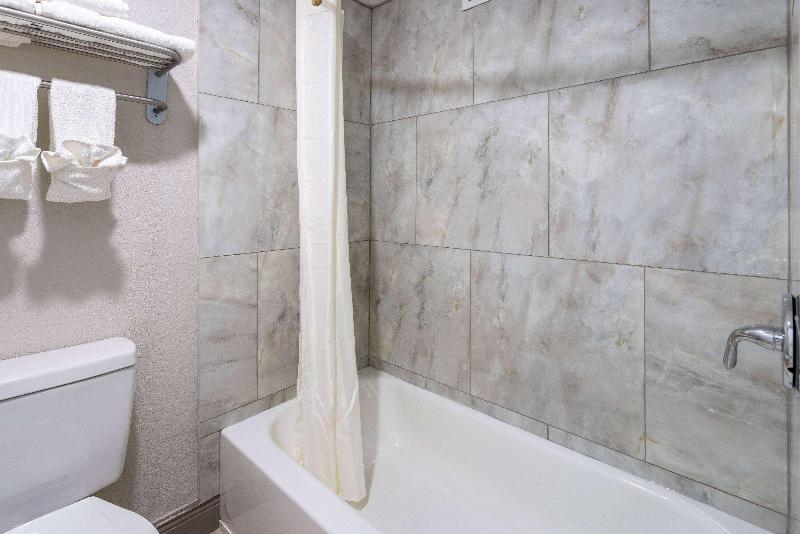 Travelers Inn - photo 25