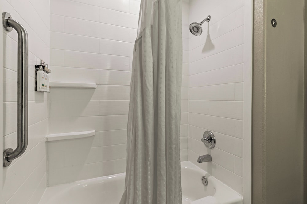Holiday Inn Express Hotel & Suites Okmulgee by IHG - photo 19