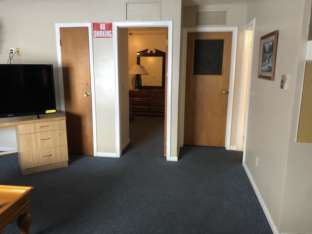 Village Inn Motel Holt - photo 9
