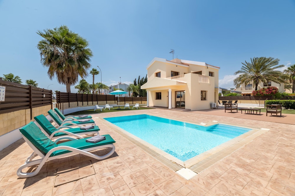 Villa Sarah — 4-Star Luxury Hotel in Ayia Napa, Cyprus