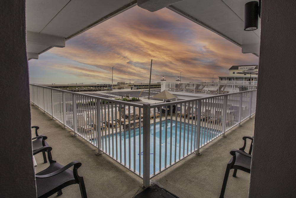 Alante Oceanfront Motel - photo 21