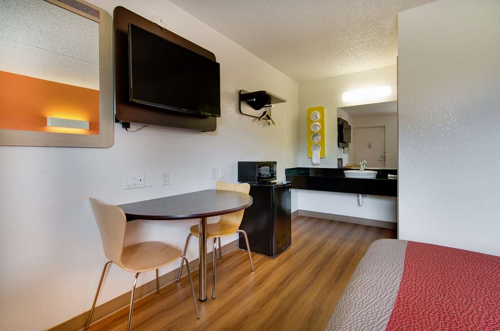 Motel 6 Salina KS - photo 25