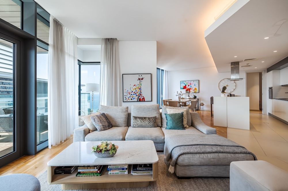 Bluewaters Island 2 and 1 BDR Apart with Sea Views — 5-Star Luxury Hotel in Dubai, United Arab Emirates