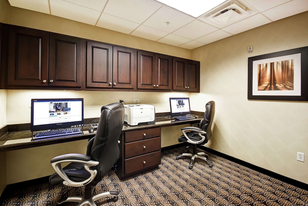 Hampton Inn Middletown - photo 63