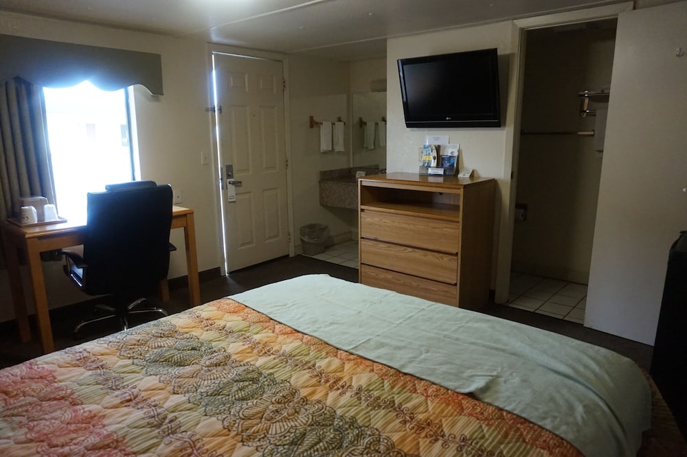 Pearsall Executive Inn - photo 13